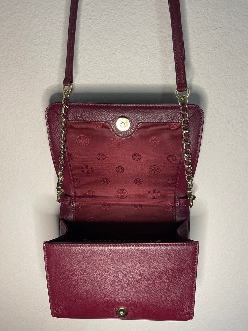 EUC Tory Burch Quilted Burgundy Crossbody Bag with Gold Logo - Picture 6 of 10